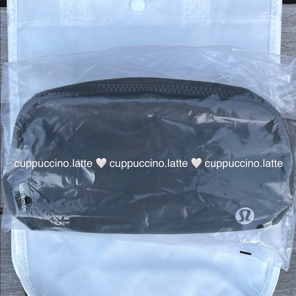 🌲NWT🤎Lululemon Athletica Everywhere Belt Bag in ‘Heritage Camo’ Green - Picture 3 of 13